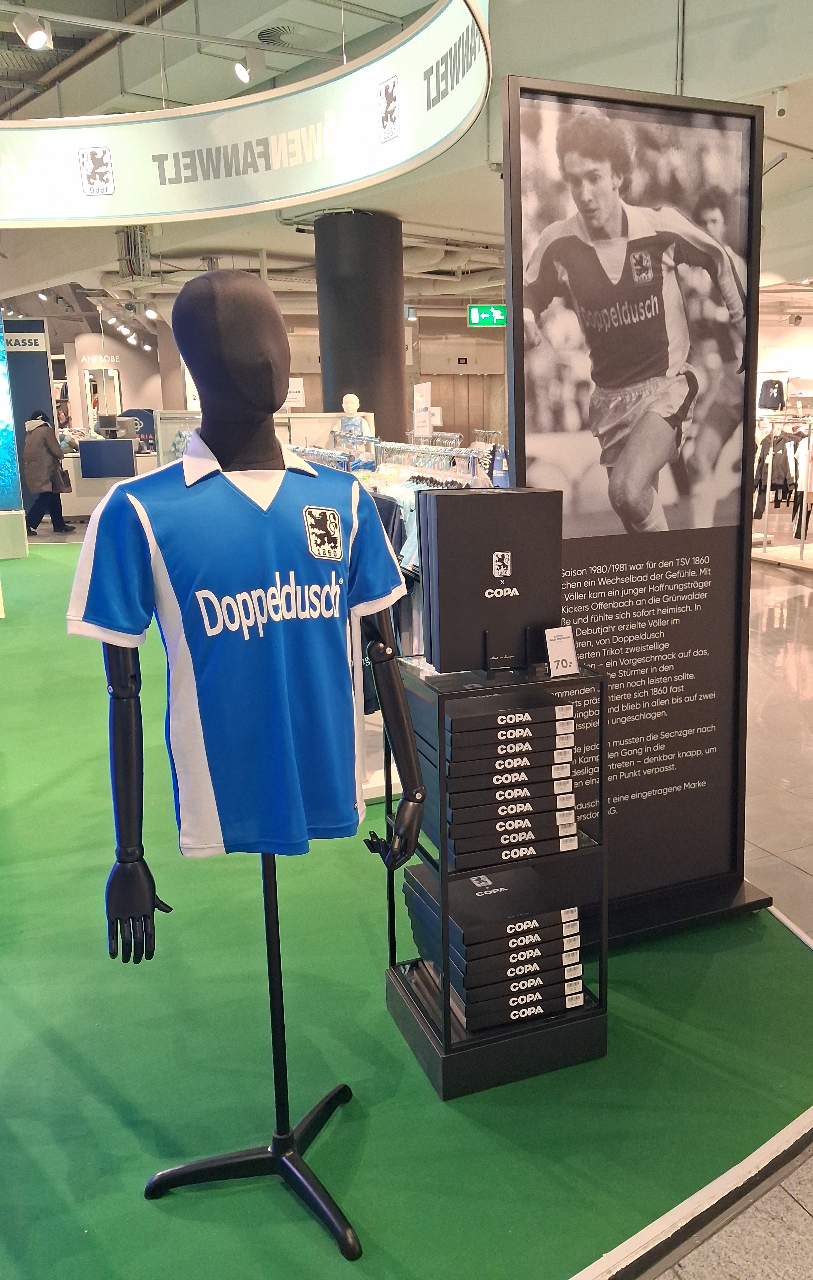 Fanwelt in der Galeria Fanwelt in der Galeria