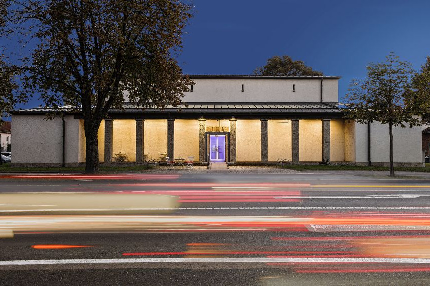 Exhibition halls & galleries